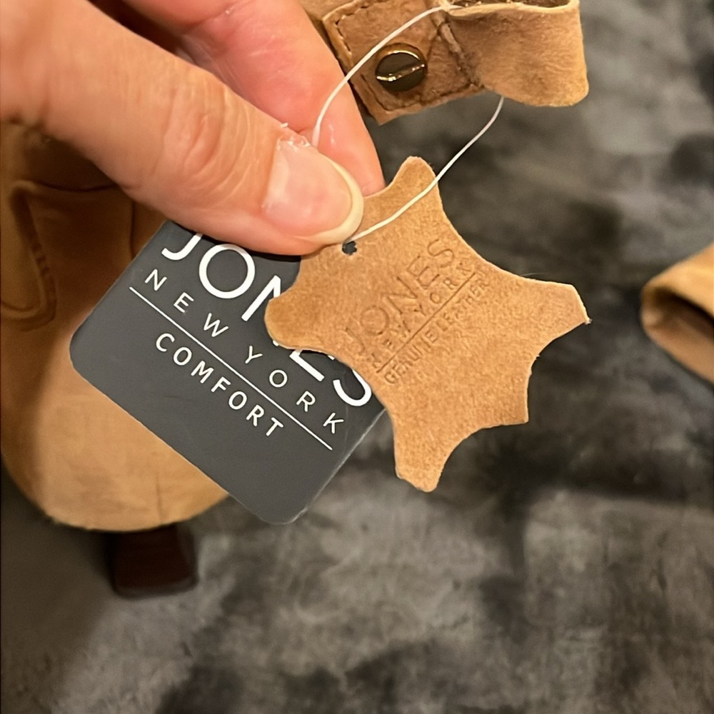 Jones New York Ankle Booties. Kitten Heel Pointed-Toe Genuine suede Tan. 7.5 NEW - Picture 9 of 9
